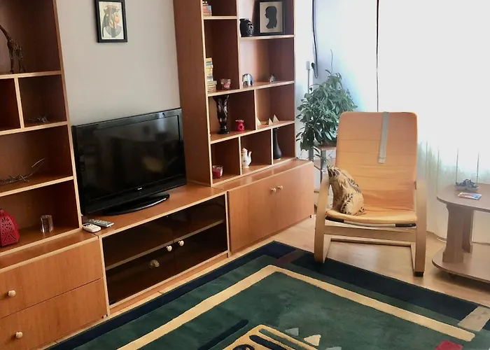 Strada Nerva Traian 11 * Bükreş