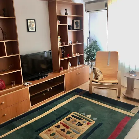 Strada Nerva Traian 11 * Bükreş